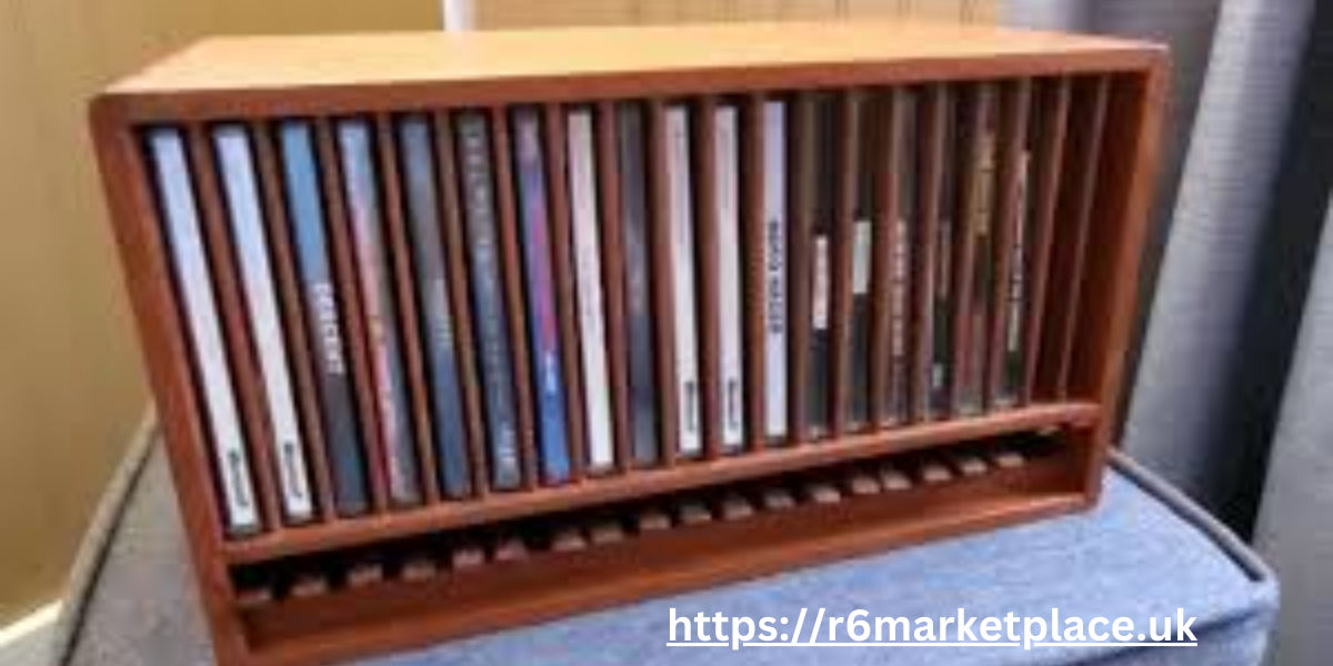 Wooden Storage Shelf with Levers to Open and Close